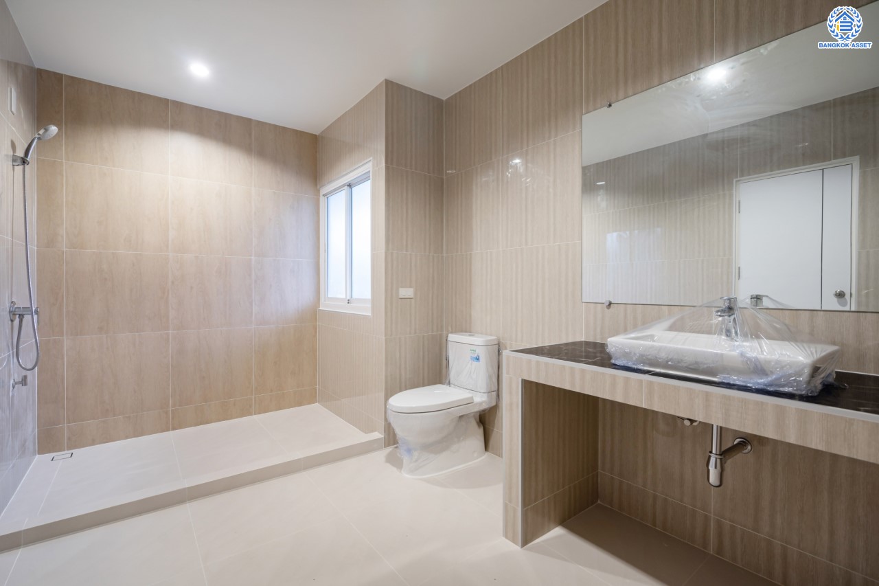 บ้านมือสองตกแต่งใหม่ ม.รัชชา2 บางใหญ่ หลังมุม เนื้อที่ 59 ตร.ว. ฟังก์ชัน 3 ห้องนอน 3 ห้องน้ำ 1 ห้องอเนกประสงค์ จอดรถได้ 2 คัน บนทำเลเชื่อมต่อถ.กาญจนาภิเษก ใกล้เซ็นทรัลเวสต์เกต ทางด่วน "กาญจนาภิเษก" และรถไฟฟ้าสายสีม่วง "สถานีตลาดบางใหญ่"